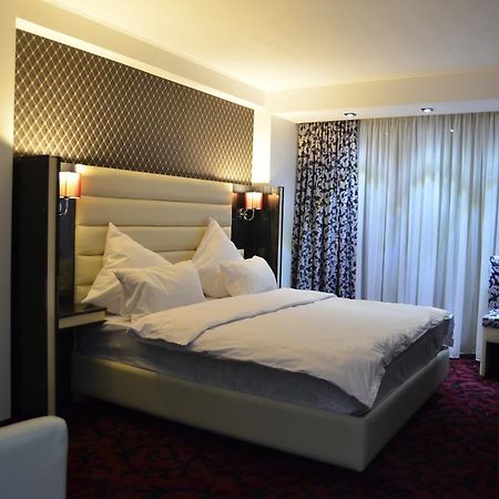 Hotel Articus Craiova Bagian luar foto