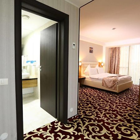 Hotel Articus Craiova Bagian luar foto