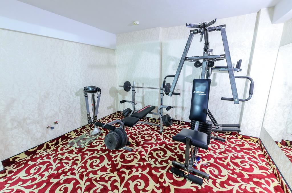 Hotel Articus Craiova Bagian luar foto