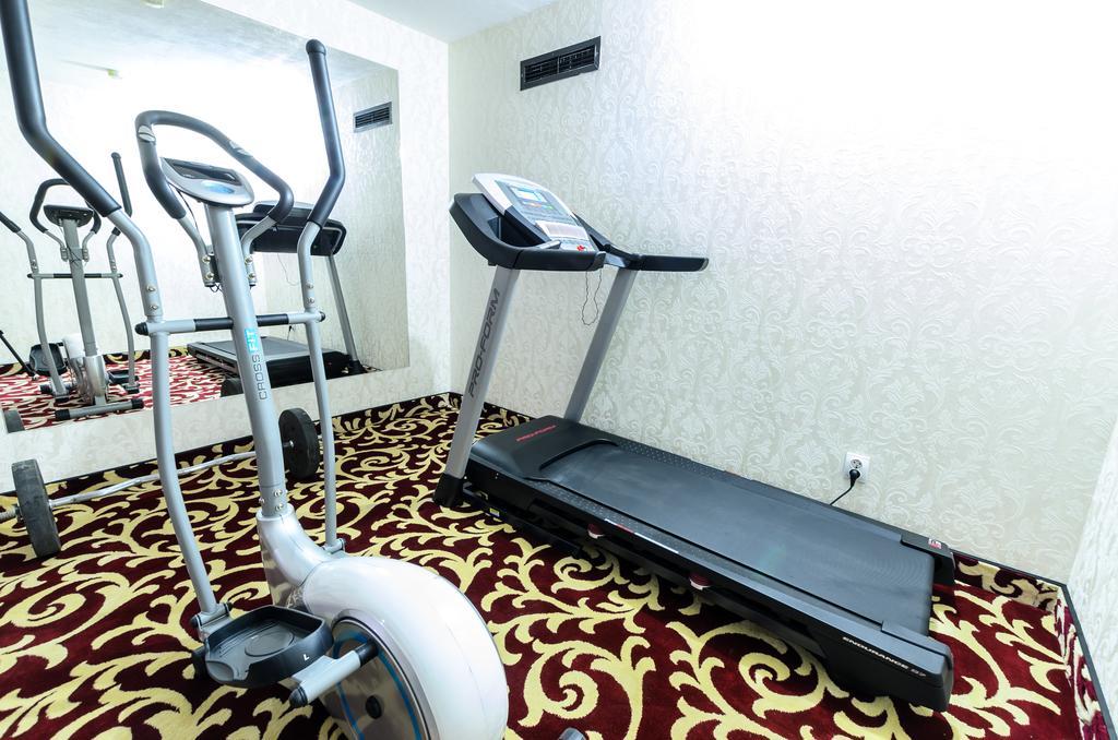 Hotel Articus Craiova Bagian luar foto