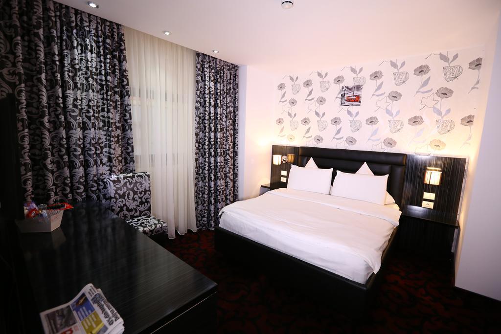 Hotel Articus Craiova Bagian luar foto