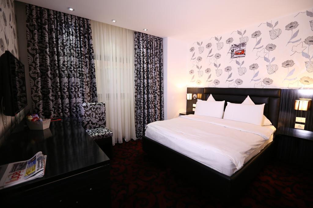 Hotel Articus Craiova Bagian luar foto