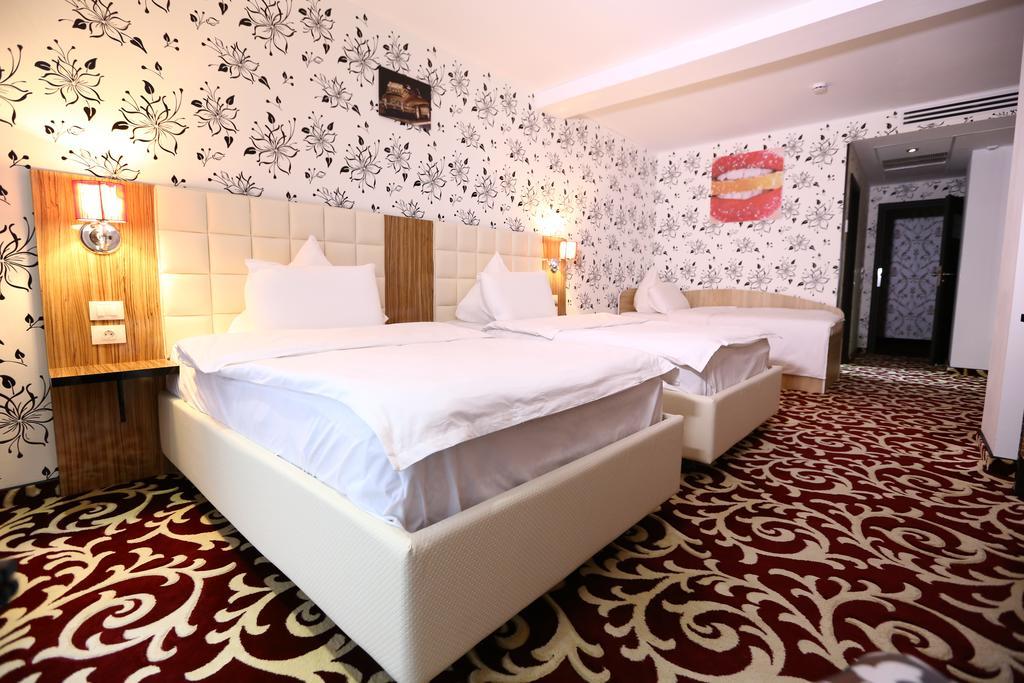 Hotel Articus Craiova Bagian luar foto