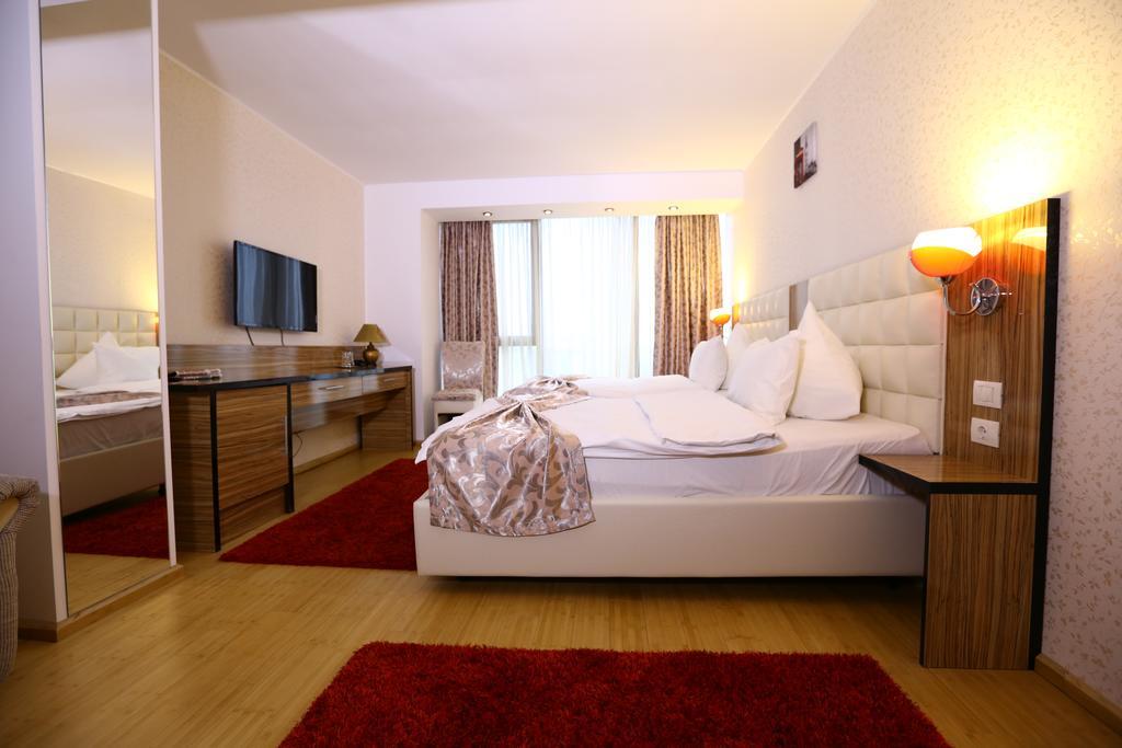 Hotel Articus Craiova Bagian luar foto