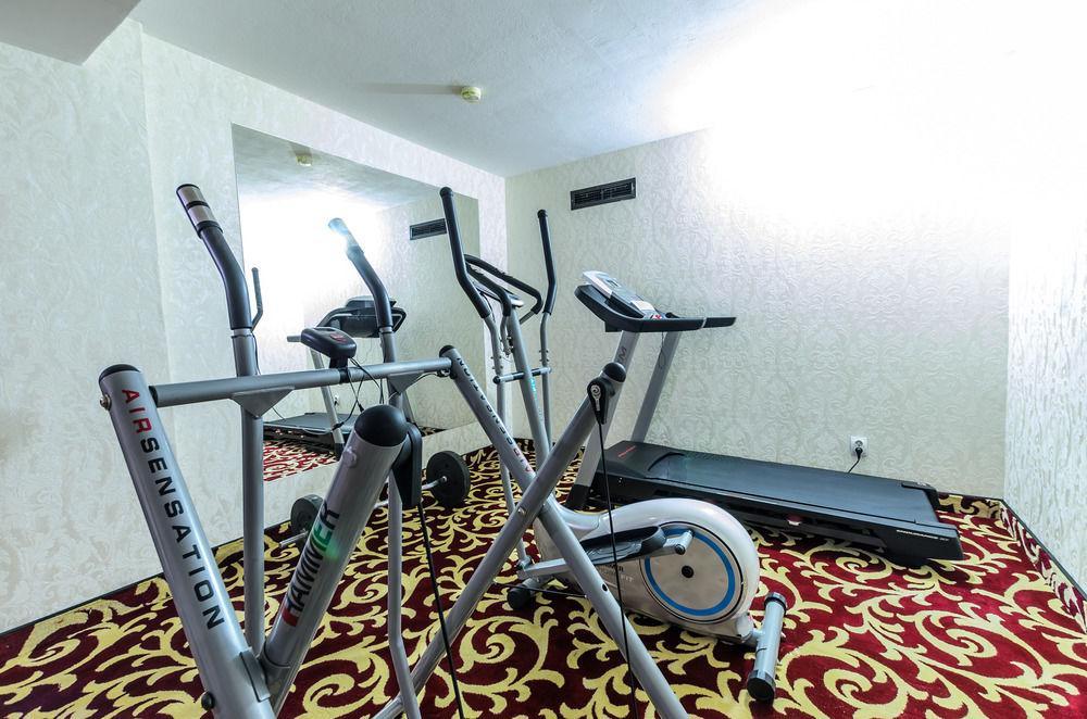 Hotel Articus Craiova Bagian luar foto