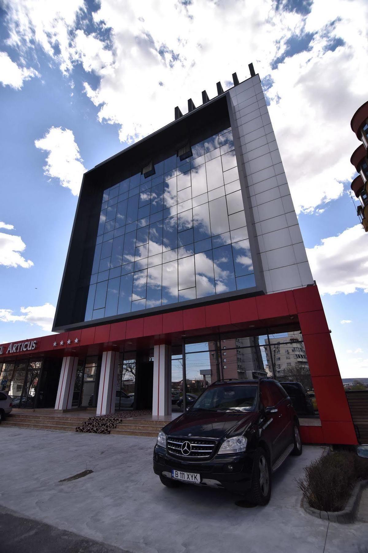 Hotel Articus Craiova Bagian luar foto