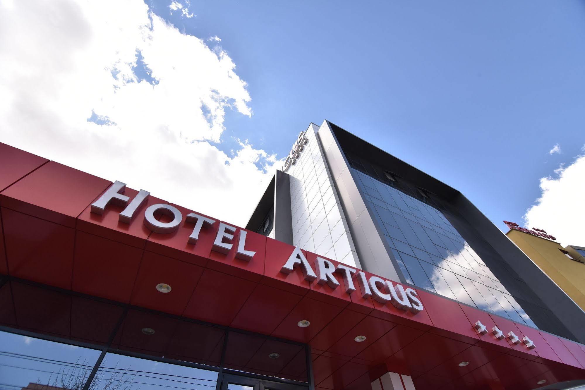 Hotel Articus Craiova Bagian luar foto