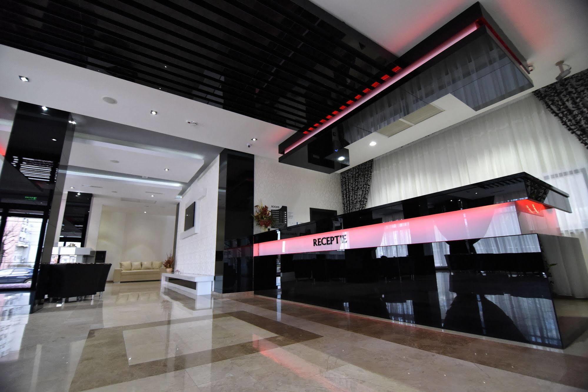 Hotel Articus Craiova Bagian luar foto